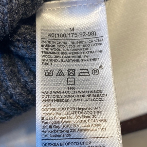 Banana Republic cropped chunky merino cashmere sweater. - Picture 8 of 9